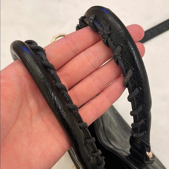 City Inspired Black Crossbody Handbag - Picture 2 of 11